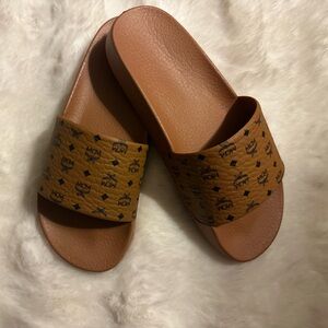 MCM Cognac Logo Slides